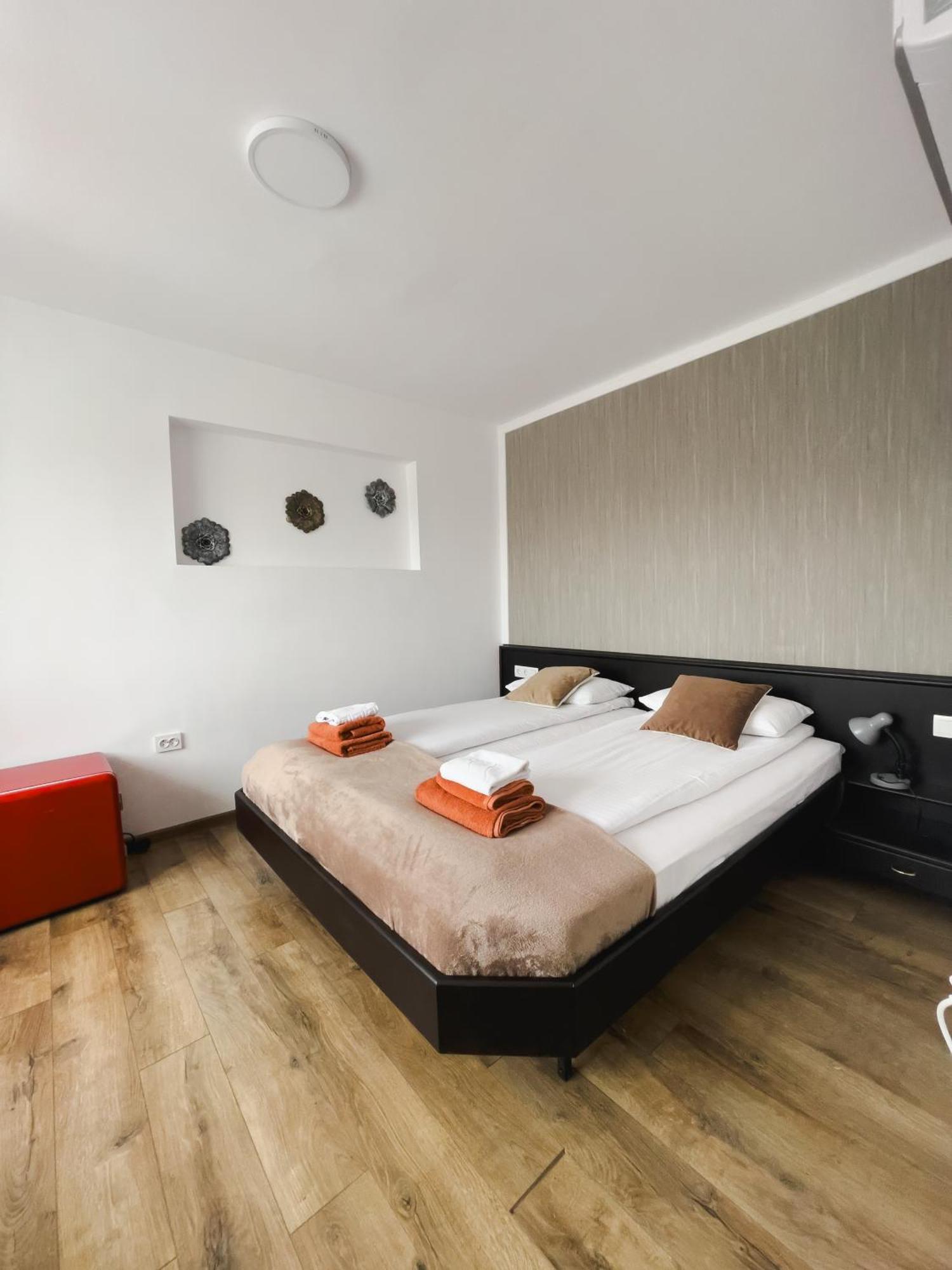 Myda Hotell Apahida Eksteriør bilde